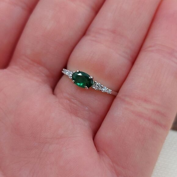 925 Sterling Silver Green Oval CZ ring - Picture 4 of 10